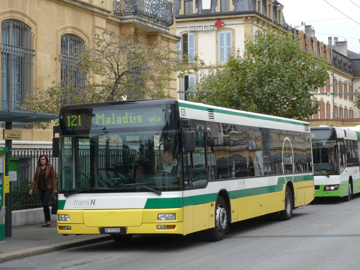 (164'789) - transN, La Chaux-de-Fonds - Nr. 628/NE 111'228 - MAN (ex TN Neuch�tel Nr. 228) am 15. September 2015 in Neuch�tel, Place Pury