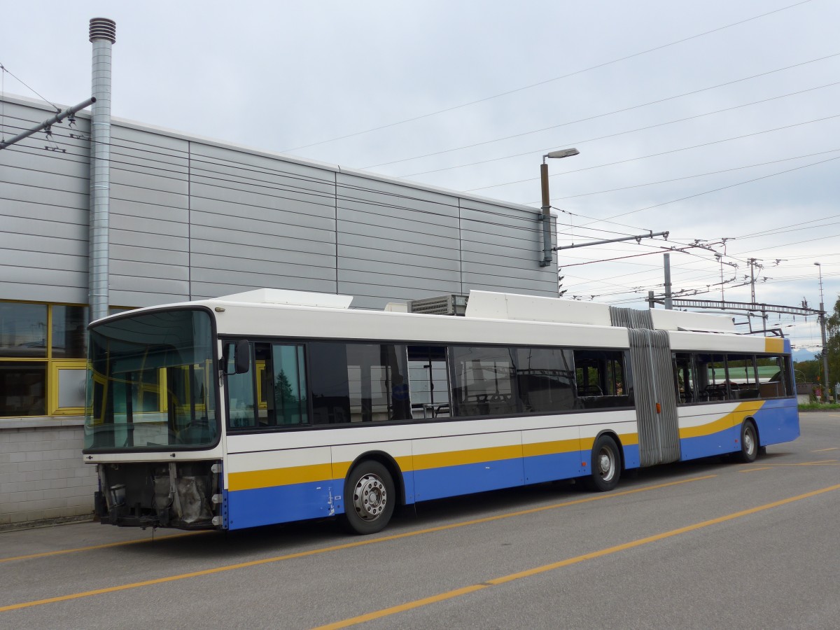 (164'820) - transN, La Chaux-de-Fonds - Nr. 121 - NAW/Hess Gelenktrolleybus (ex TC La Chaux-de-Fonds Nr. 121) am 15. September 2015 in Marin, D�p�t