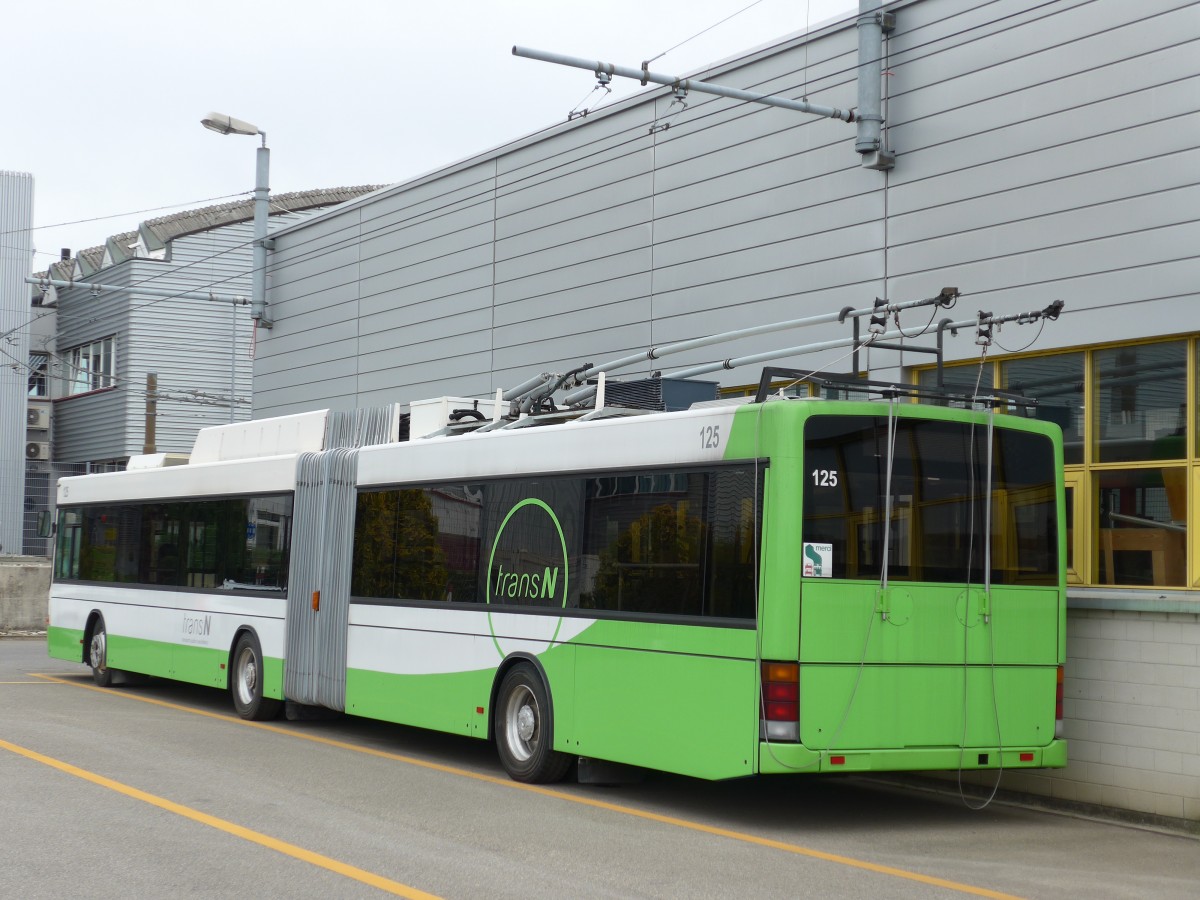 (164'822) - transN, La Chaux-de-Fonds - Nr. 125 - NAW/Hess Gelenktrolleybus (ex TC La Chaux-de-Fonds Nr. 125) am 15. September 2015 in Marin, D�p�t
