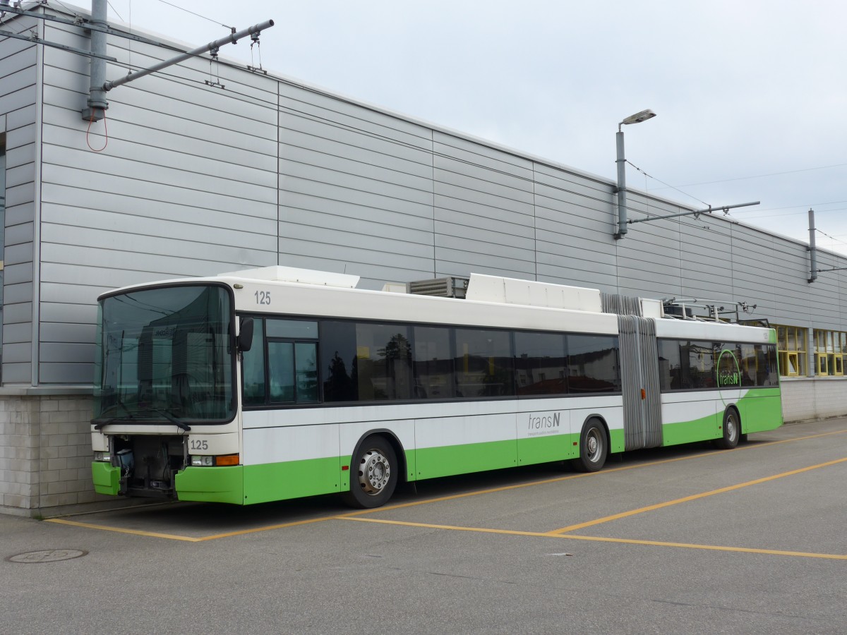 (164'823) - transN, La Chaux-de-Fonds - Nr. 125 - NAW/Hess Gelenktrolleybus (ex TC La Chaux-de-Fonds Nr. 125) am 15. September 2015 in Marin, D�p�t