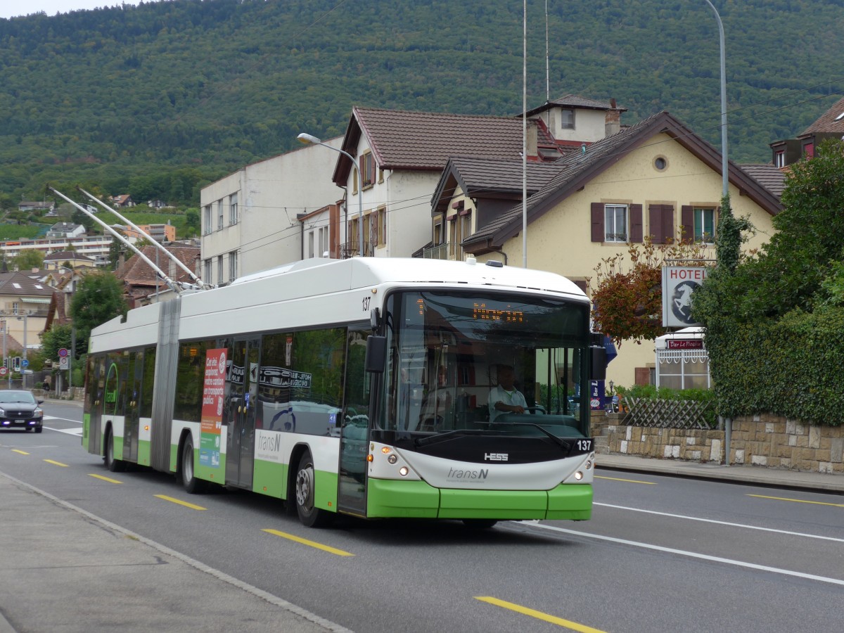 (164'834) - transN, La Chaux-de-Fonds - Nr. 137 - Hess/Hess Gelenktrolleybus (ex TN Neuch�tel Nr. 137) am 15. September 2015 in St-Blaise, Centre
