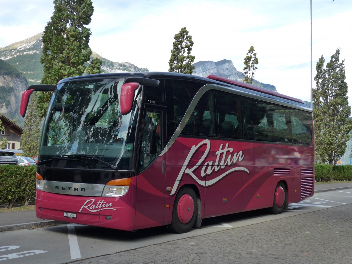 (164'886) - Rattin, Neuhausen - Nr. 10/SH 210 - Setra am 16. September 2015 beim Bahnhof Fl�elen