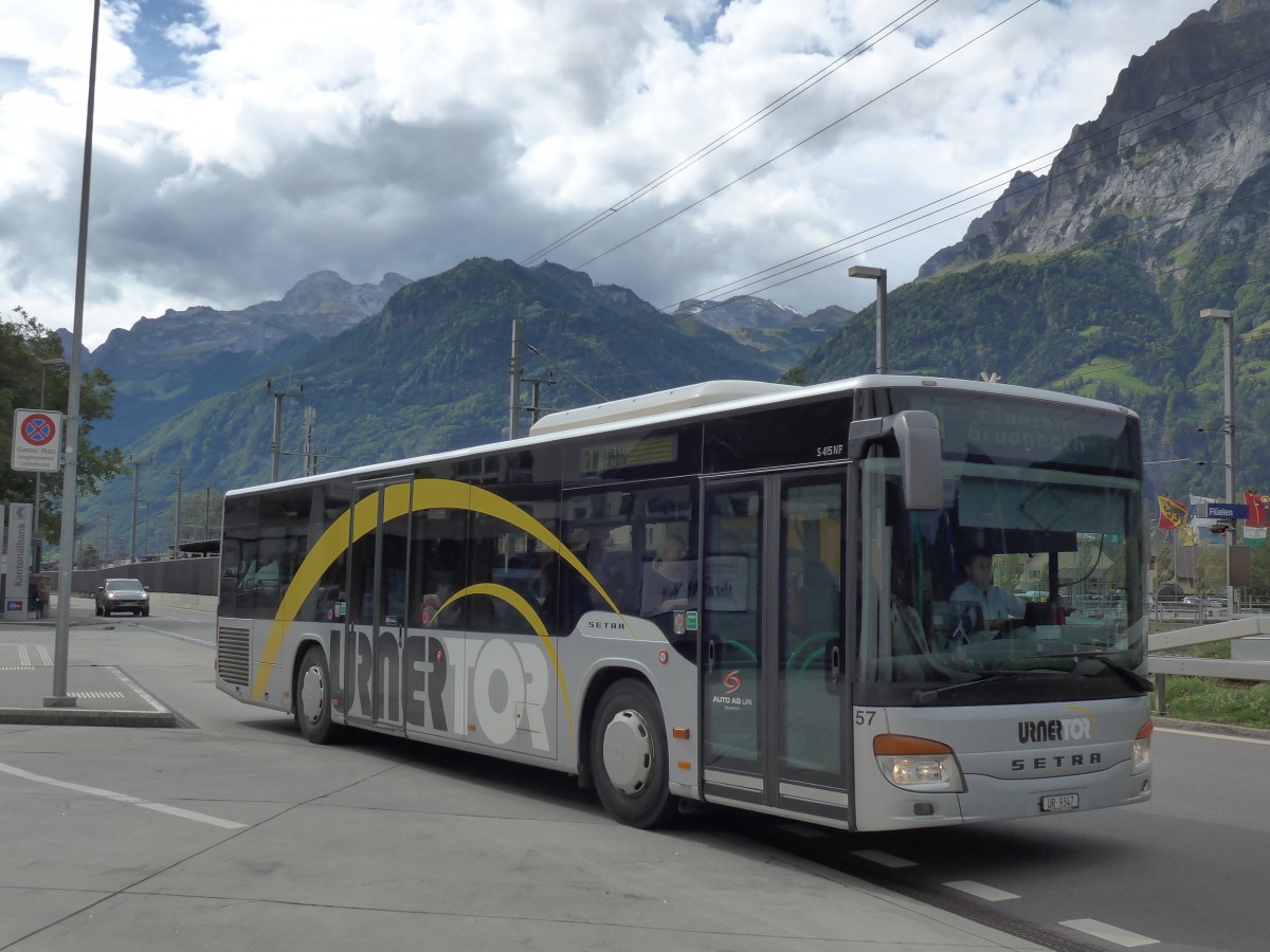 (164'911) - AAGU Altdorf - Nr. 57/UR 9347 - Setra am 16. September 2015 in Fl�elen, Hauptplatz