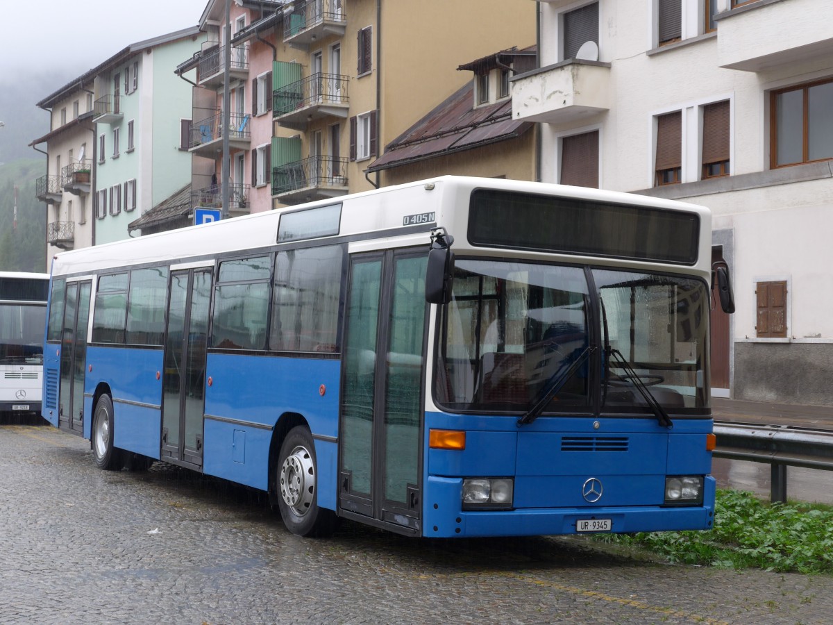 (164'917) - Meyer, G�schenen - UR 9345 - Mercedes (ex VBL Luzern Nr. 555; ex Gowa, Luzern Nr. 55) am 16. September 2015 beim Bahnhof Airolo