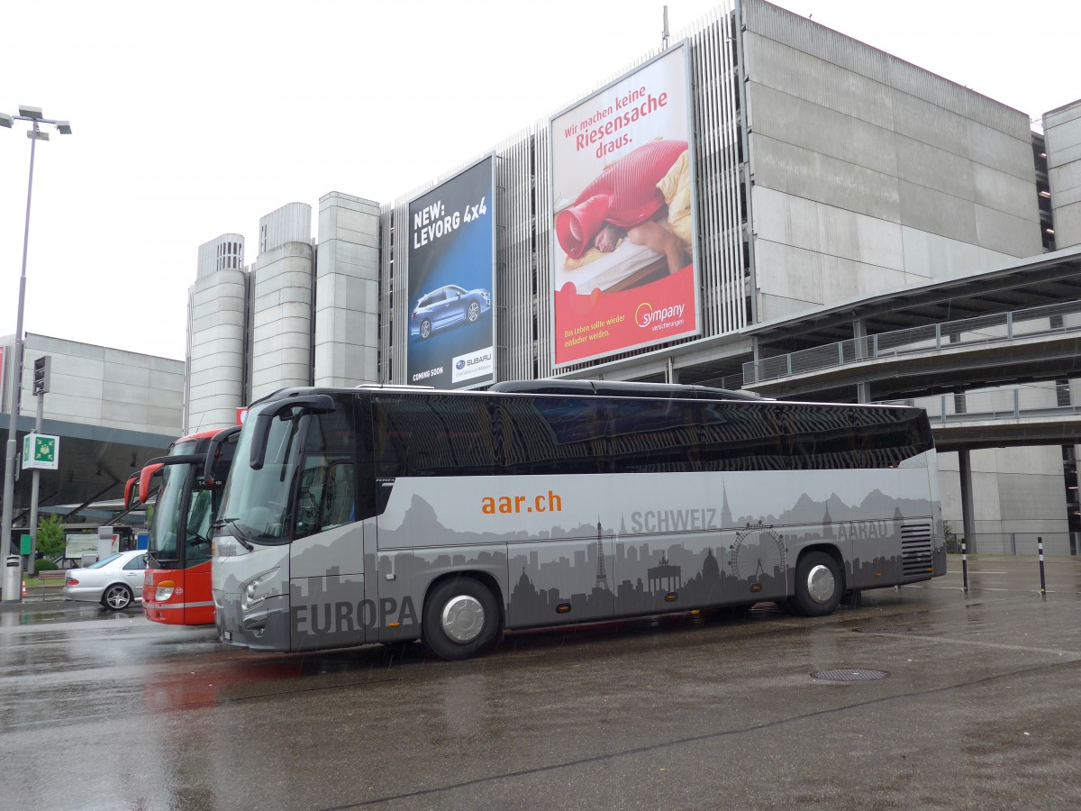 (165'030) - AAR bus+bahn, Aarau - AG 387'665 - VDL am 17. September 2015 in Z�rich, Flughafen