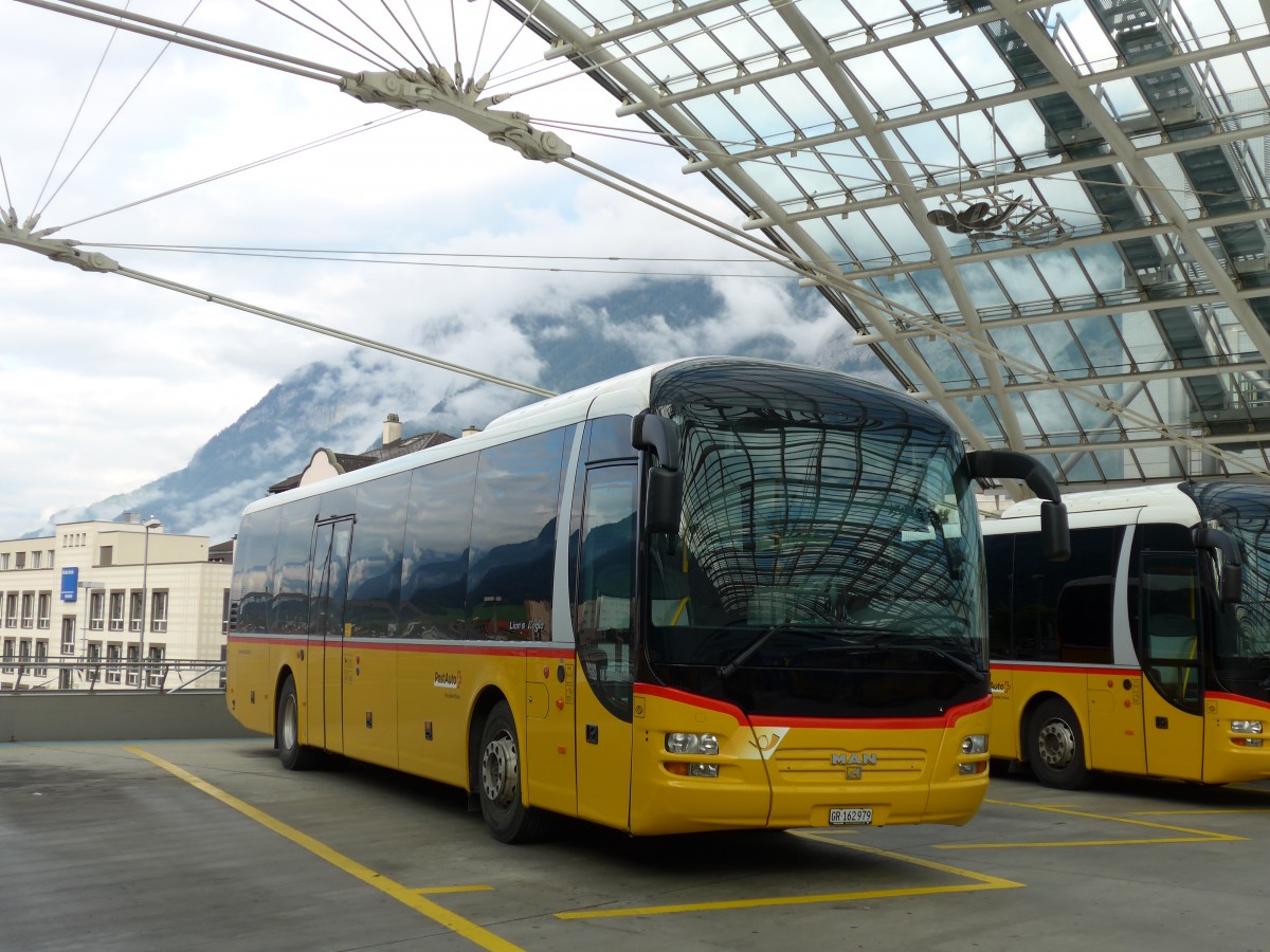 (165'188) - PostAuto Graub�nden - GR 162'979 - MAN am 19. September 2015 in Chur, Postautostation