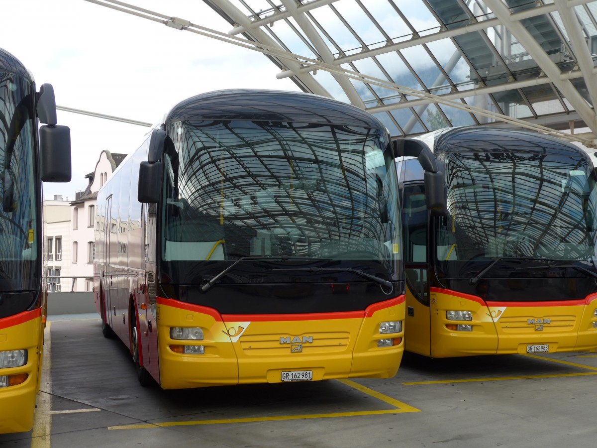(165'192) - PostAuto Graub�nden - GR 162'981 - MAN am 19. September 2015 in Chur, Postautostation
