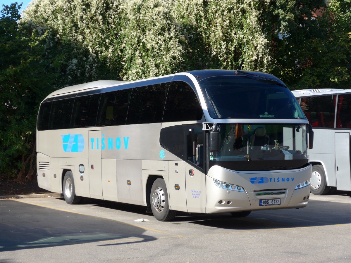 (165'445) - Aus Tschechien: CSAD Tisnov - 8B5 6132 - Neoplan am 19. September 2015 in Z�rich, Sihlquai