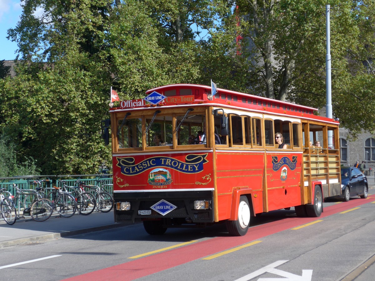 (165'453) - Meier, Z�rich - ZH 425'832 - Classic Trolley am 19. September 2015 beim Bahnhof Z�rich