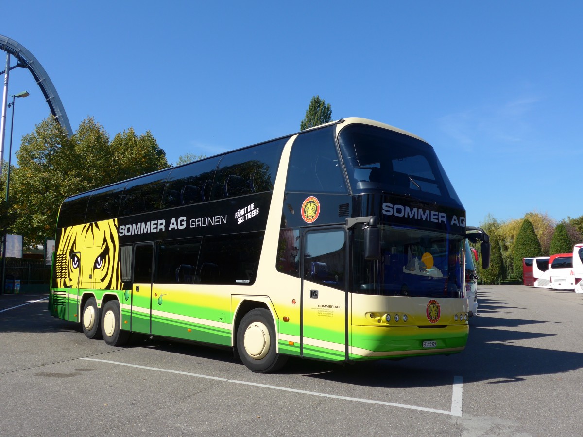 (165'470) - Aus der Schweiz: Sommer, Gr�nen - BE 226'999 - Neoplan am 21. September 2015 in Rust, Europapark