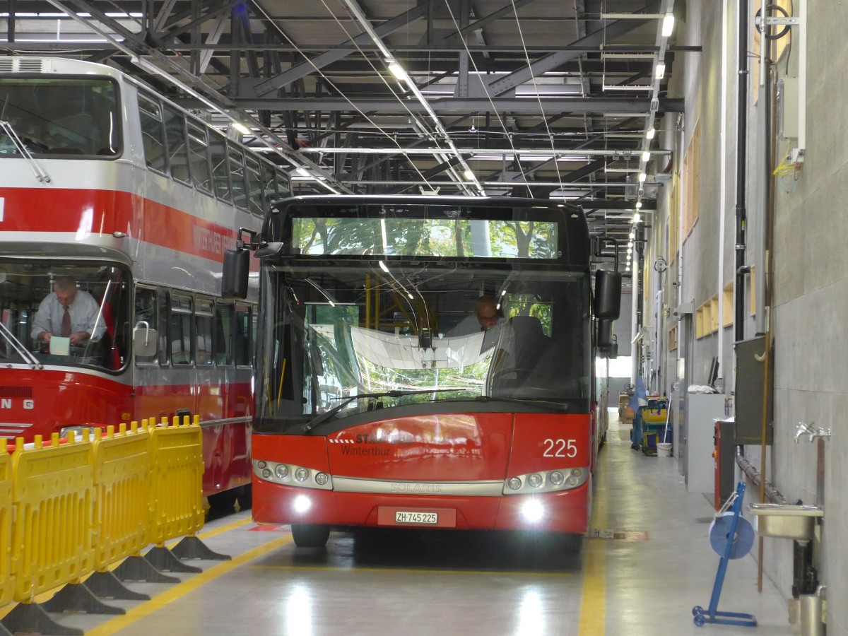 (165'842) - SW Winterthur - Nr. 225/ZH 745'225 - Solaris am 26. September 2015 in Winterthur, Depot Gr�zefeld