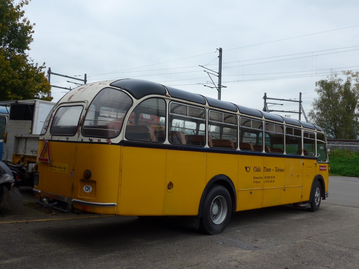 (166'171) - Oldie-Tours Z�risee, Wollerau - Nr. 21 - Saurer/Saurer (ex Marchetti, Airolo; ex P 24'119) am 10. Oktober 2015 in Uznach, Garage