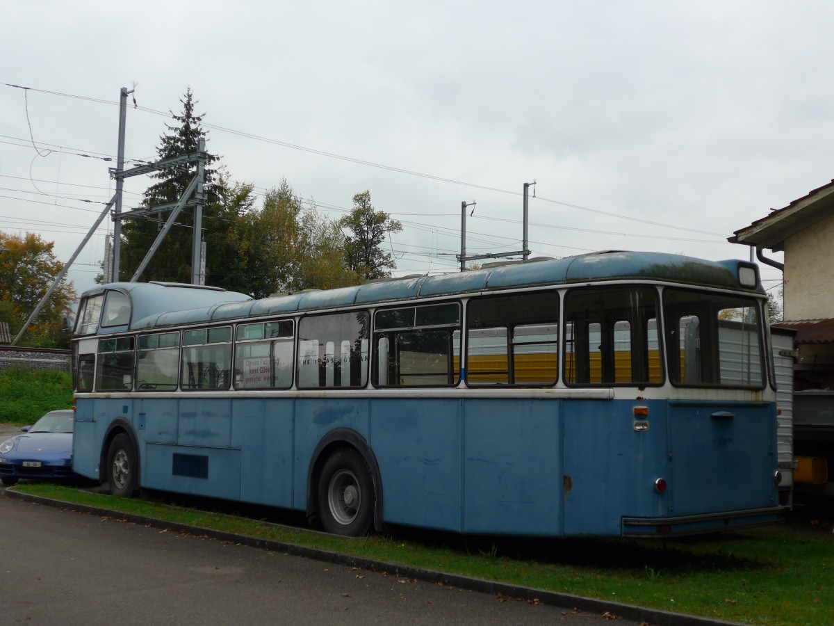 (166'175) - Oldie-Tours Z�risee, Wollerau - FBW/T�scher Hochlenker (ex VBZ Z�rich Nr. 250) am 10. Oktober 2015 in Uznach, Garage