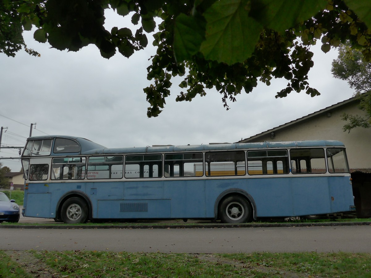 (166'176) - Oldie-Tours Z�risee, Wollerau - FBW/T�scher Hochlenker (ex VBZ Z�rich Nr. 250) am 10. Oktober 2015 in Uznach, Garage