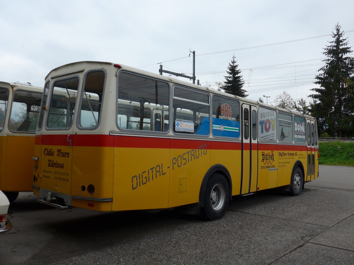 (166'179) - Oldie-Tours Z�risee, Wollerau - Saurer/Hess (ex Wohlgemuth, Hochwald) am 10. Oktober 2015 in Uznach, Garage