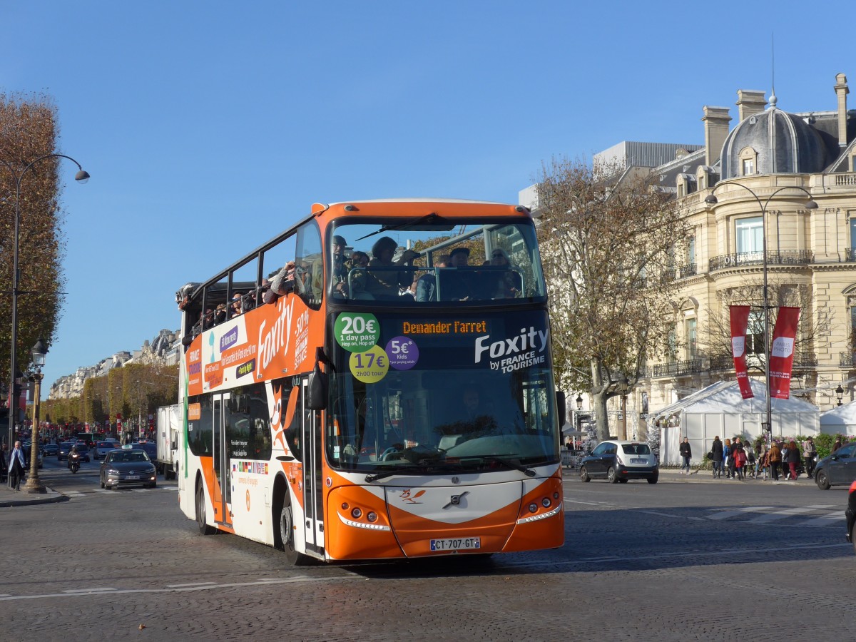 (166'653) - France Tourisme, Paris - CT 707 GT - Volvo/UNVI am 15. November 2015 in Paris, Champs-Elys�es