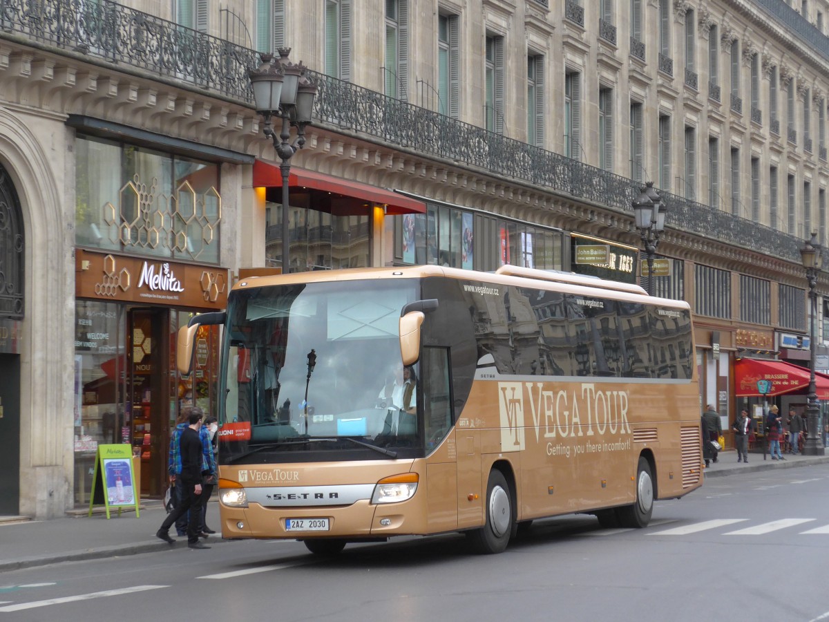 (166'926) - Aus Tschechien: Vega Tour, Praha - 2AZ 2030 - Setra am 16. November 2015 in Paris, Op�ra