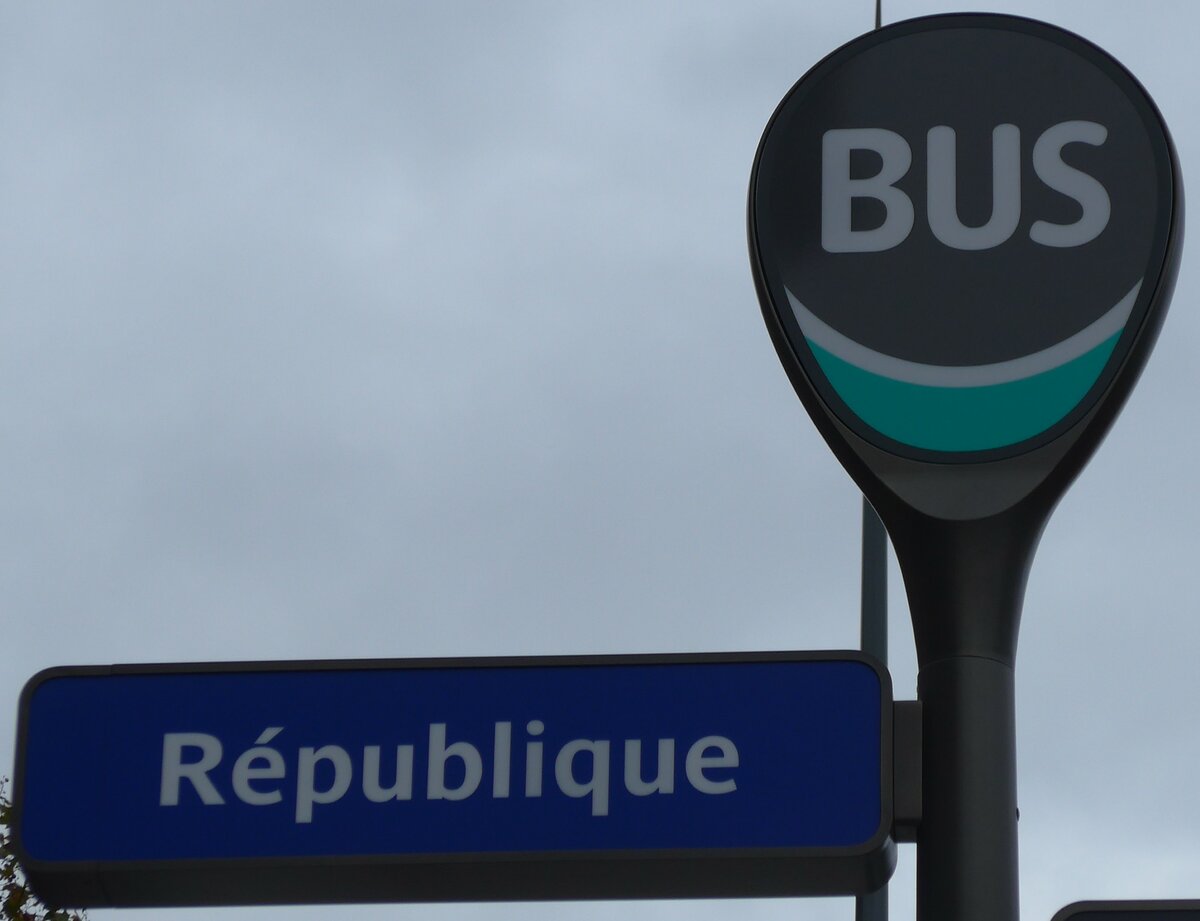 (166'963) - RATP-Haltestellenschild - Paris, R�publique - am 16. November 2015