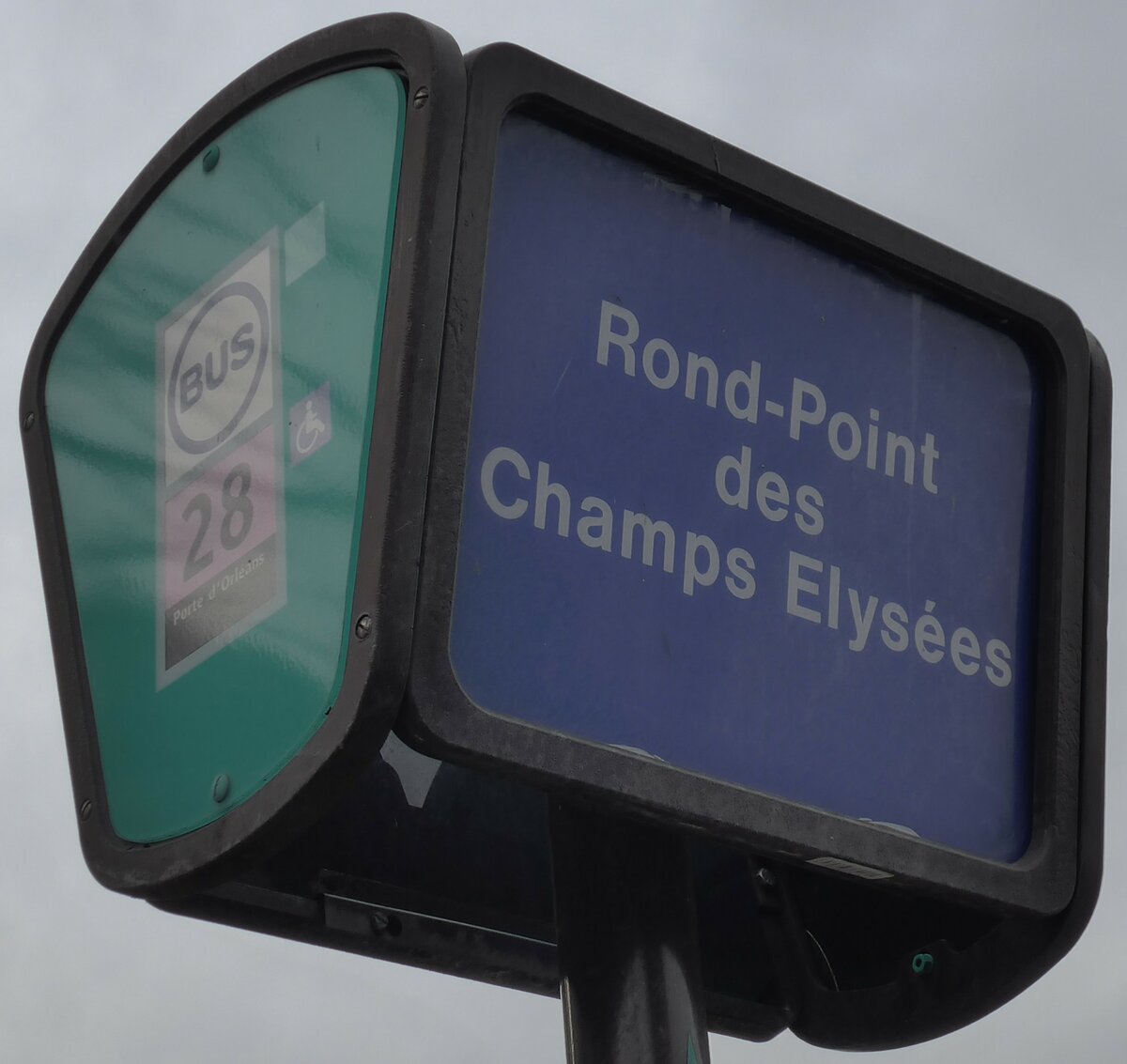 (167'007) - RATP-Haltestellenschild - Paris, Point des Champs Elys�es - am 16. November 2015