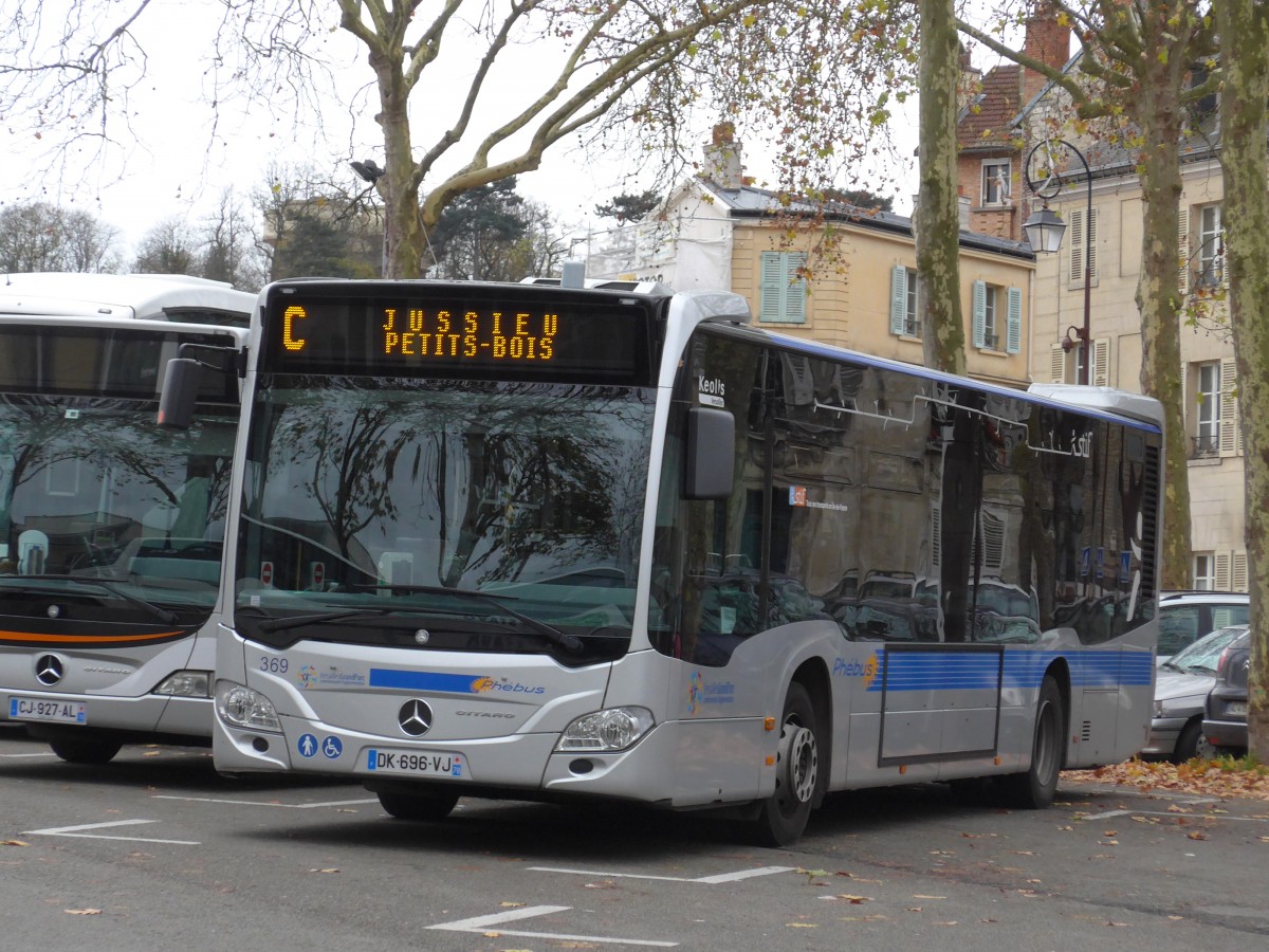 (167'218) - Keolis, Versailles - Nr. 369/DK 696 VJ - Mercedes am 17. November 2015 in Versailles, Ch�teau