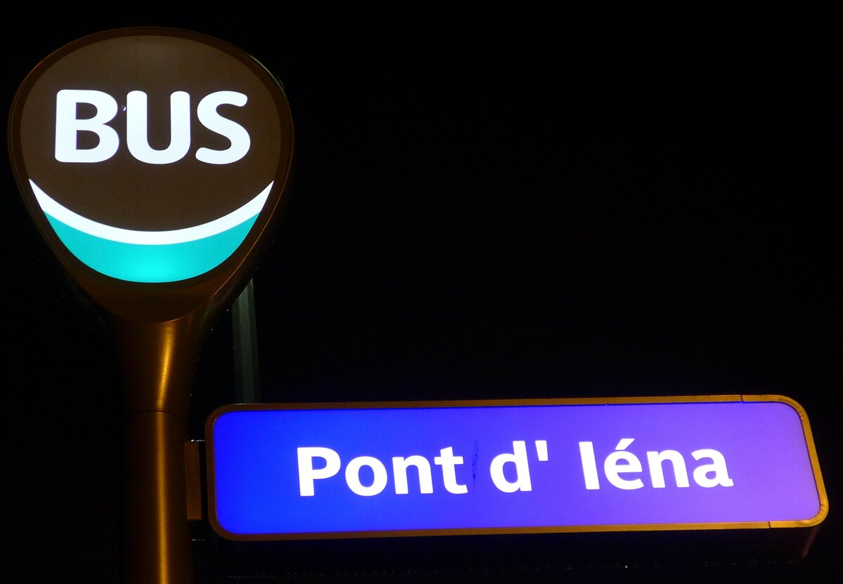 (167'304) - RATP-Haltestellenschild - Paris, Pont d'I�na - am 17. November 2015
