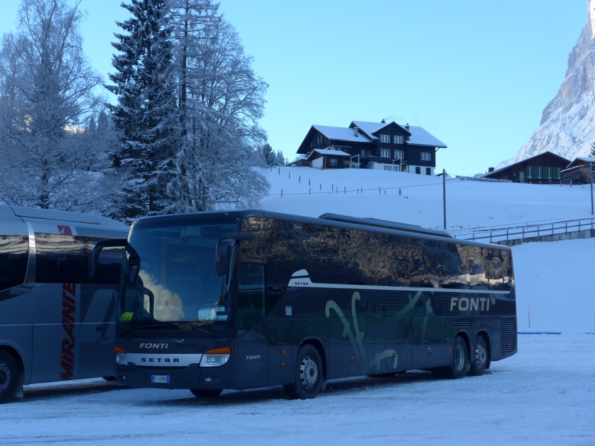 (167'480) - Aus Italien: Fonti, Citt� di Castello - EY-499 MX - Setra am 23. November 2015 in Grindelwald, Grund