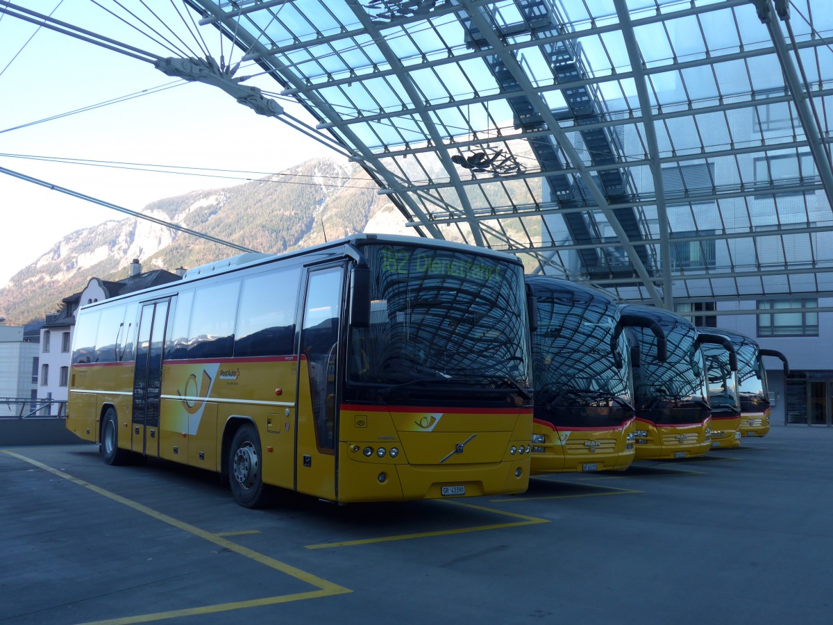 (167'604) - Demarmels, Salouf - GR 43'390 - Volvo (ex PostAuto Graub�nden) am 5. Dezember 2015 in Chur, Postautostation