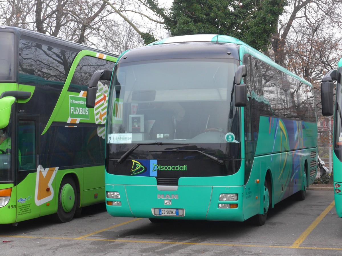 (167'676) - Aus Italien: Discacciati, Como - ES-909 KJ - MAN am 5. Dezember 2015 in Z�rich, Sihlquai