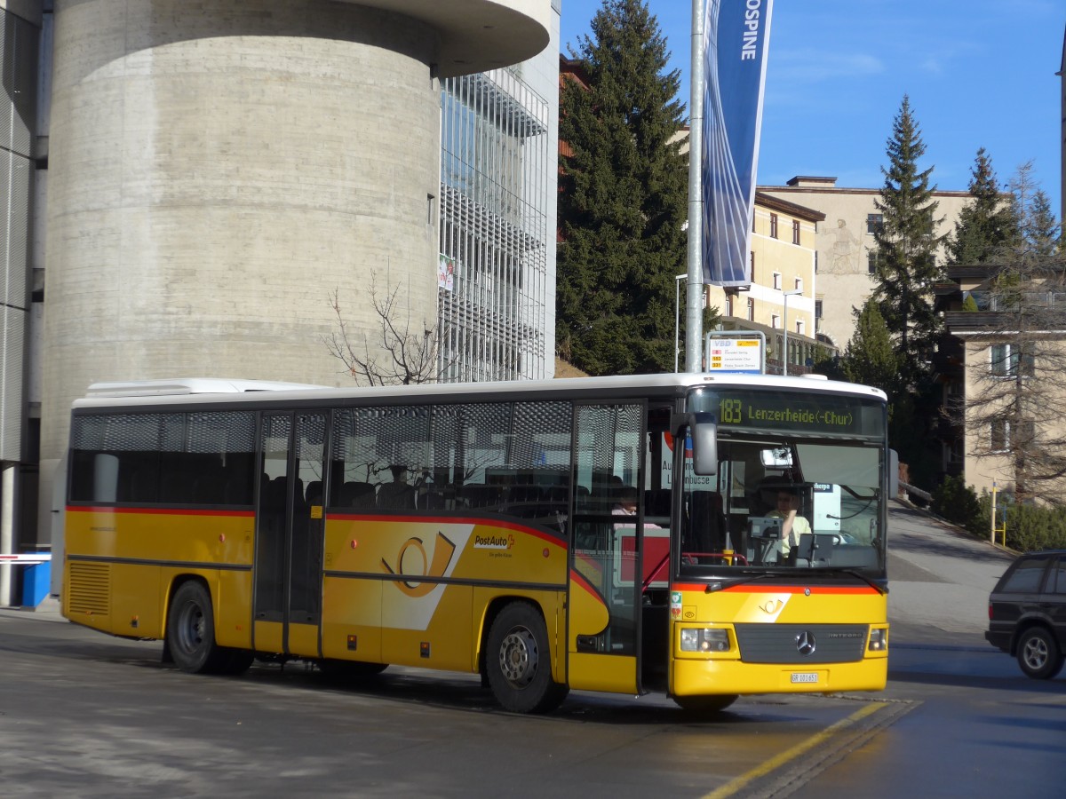 (167'809) - PostAuto Graub�nden - GR 101'651 - Mercedes am 19. Dezember 2015 beim Bahnhof Davos Platz