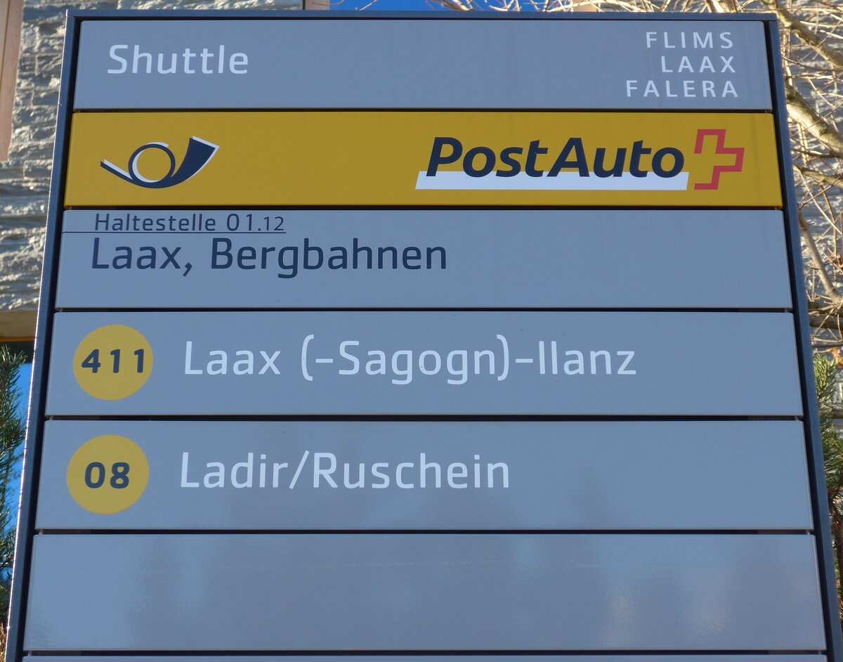 (167'961) - PostAuto-Haltestellenschild - Laax, Bergbahnen - am 26. Dezember 2015