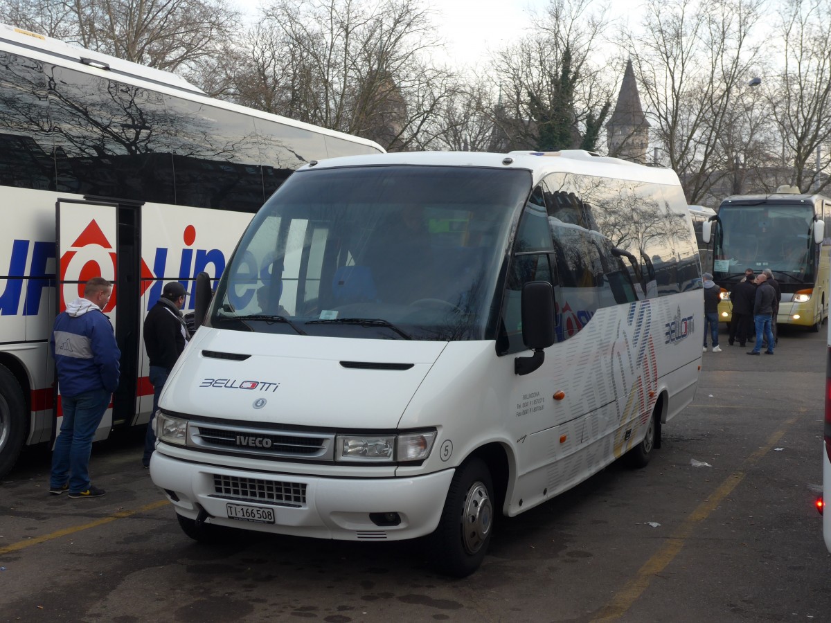 (168'123) - Bellotti, Bellinzona - Nr. 5/TI 166'508 - Iveco/Indcar am 29. Dezember 2015 in Z�rich, Sihlquai
