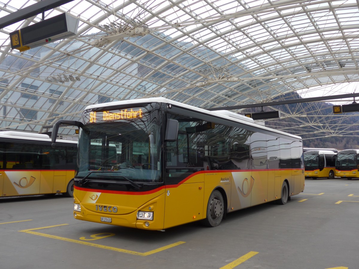 (168'289) - PostAuto Graub�nden - GR 170'432 - Iveco am 2. Januar 2016 in Chur, Postautostation