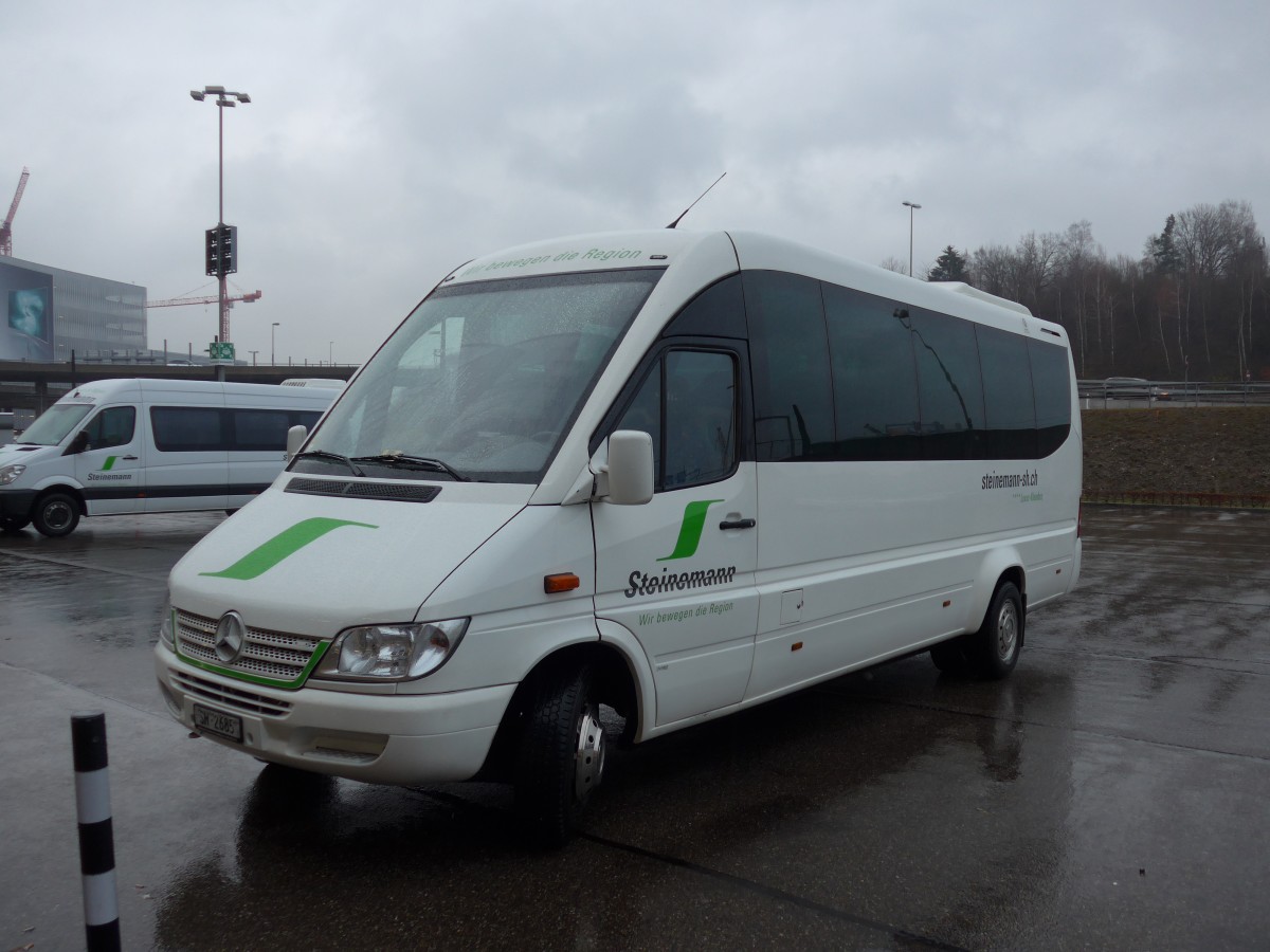 (168'298) - Steinemann, Schaffhausen - SH 2685 - Mercedes am 2. Januar 2016 in Z�rich, Flughafen