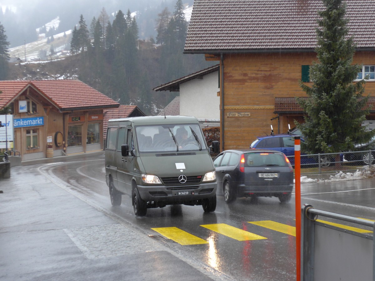 (168'405) - Schweizer Armee - M+34'219 - Mercedes am 9. Januar 2016 in Adelboden, M�hleport