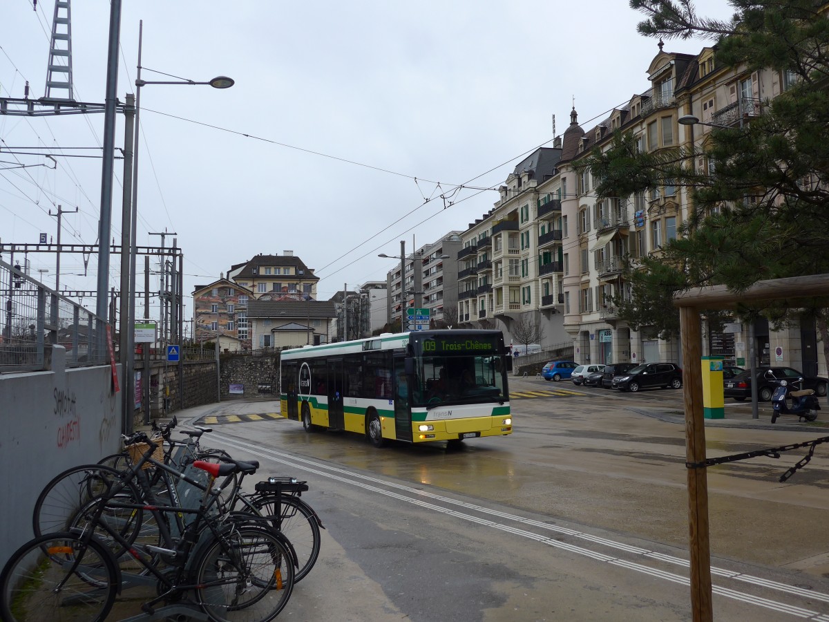 (168'783) - transN, La Chaux-de-Fonds - Nr. 201/NE 114'201 - MAN (ex TN Neuch�tel Nr. 201) am 20. Februar 2016 beim Bahnhof Neuch�tel