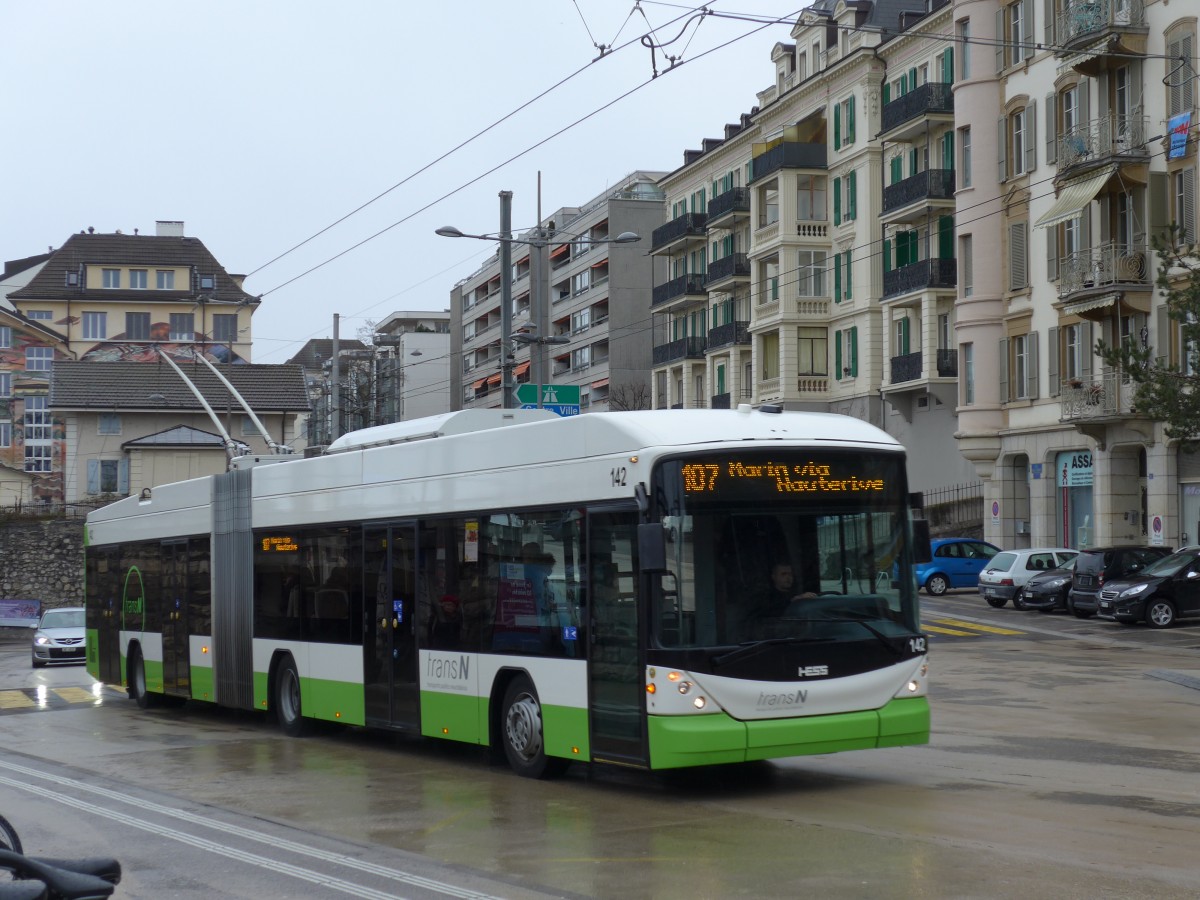 (168'787) - transN, La Chaux-de-Fonds - Nr. 142 - Hess/Hess Gelenktrolleybus (ex TN Neuch�tel Nr. 142) am 20. Februar 2016 beim Bahnhof Neuch�tel