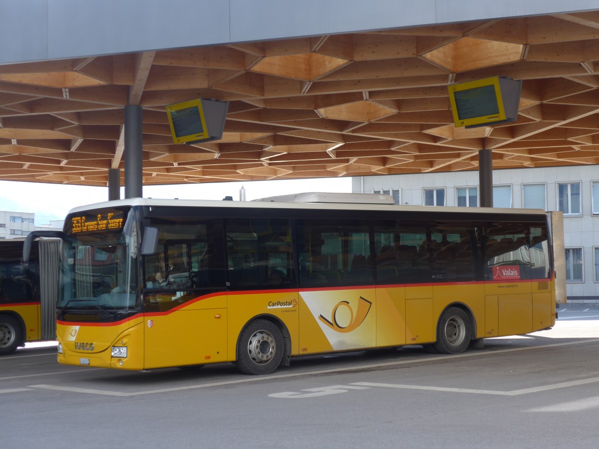 (169'061) - PostAuto Wallis - Nr. 1/VS 429'257 - Iveco am 6. M�rz 2016 beim Bahnhof Sion