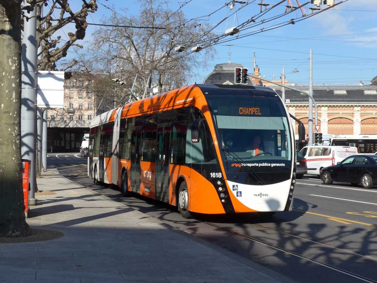 (169'089) - TPG Gen�ve - Nr. 1618 - Van Hool Gelenktrolleybus am 7. M�rz 2016 in Gen�ve, Place des Vingt-Deux-Cantons