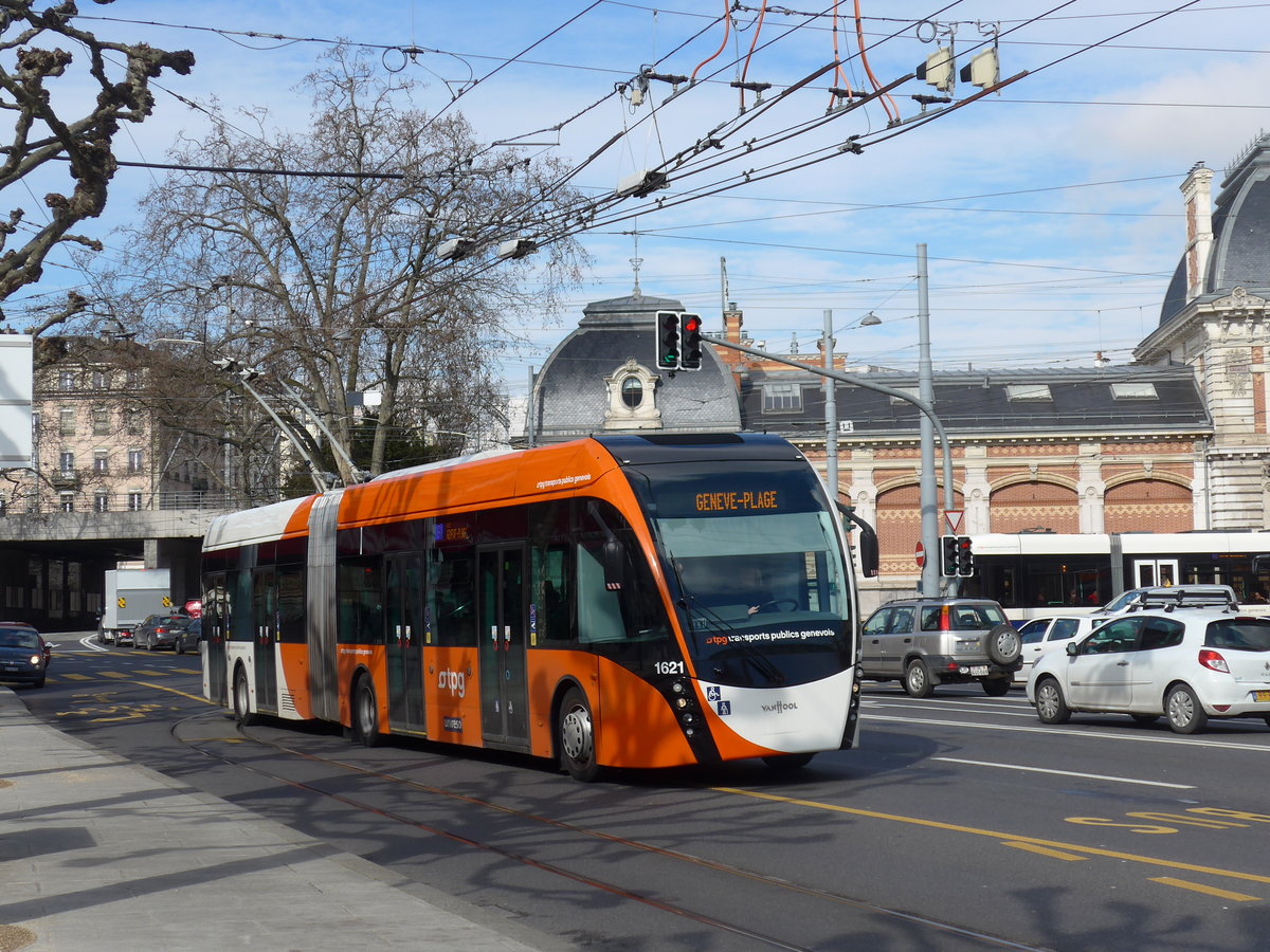 (169'124) - TPG Gen�ve - Nr. 1621 - Van Hool Gelenktrolleybus am 7. M�rz 2016 in Gen�ve, Place des Vingt-Deux-Cantons