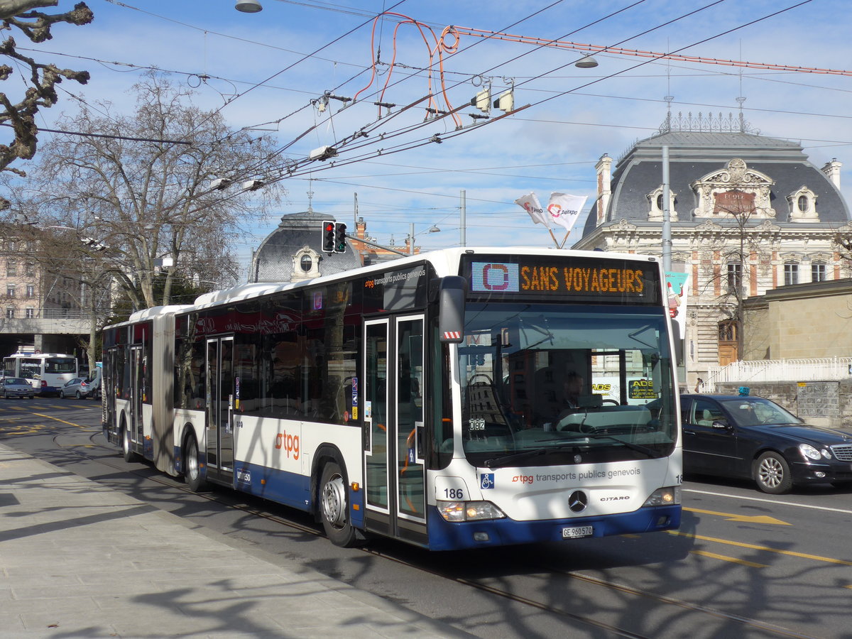 (169'127) - TPG Gen�ve - Nr. 186/GE 960'570 - Mercedes am 7. M�rz 2016 in Gen�ve, Place des Vingt-Deux-Cantons