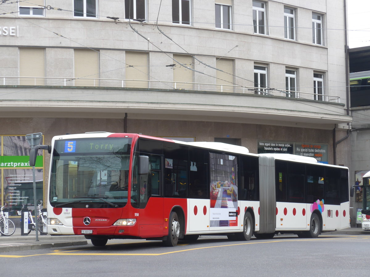 (169'233) - TPF Fribourg - Nr. 550/FR 300'425 - Mercedes am 13. M�rz 2016 beim Bahnhof Fribourg