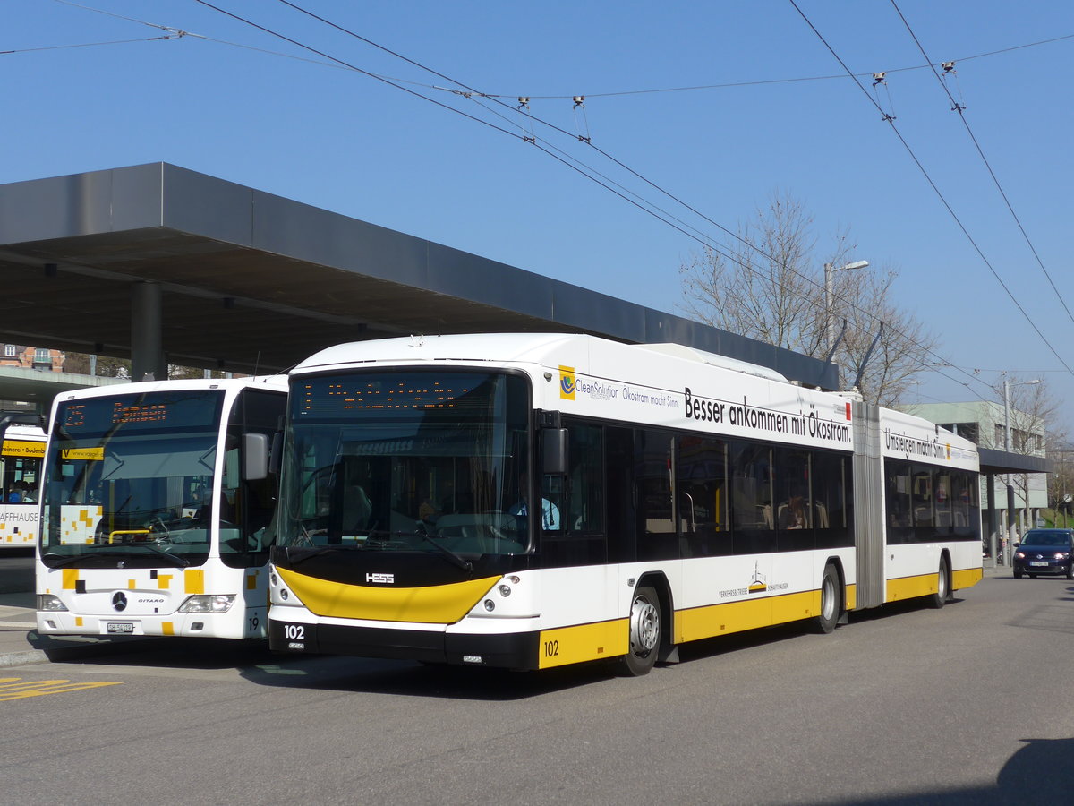 (169'289) - VBSH Schaffhausen - Nr. 102 - Hess/Hess Gelenktrolleybus am 19. M�rz 2016 beim Bahnhof Schaffhausen