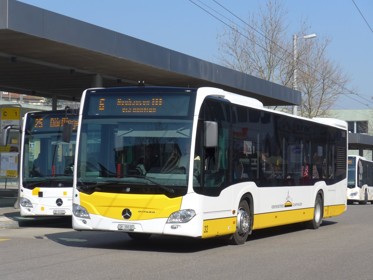 (169'303) - VBSH Schaffhausen - Nr. 32/SH 38'032 - Mercedes am 19. M�rz 2016 beim Bahnhof Schaffhausen