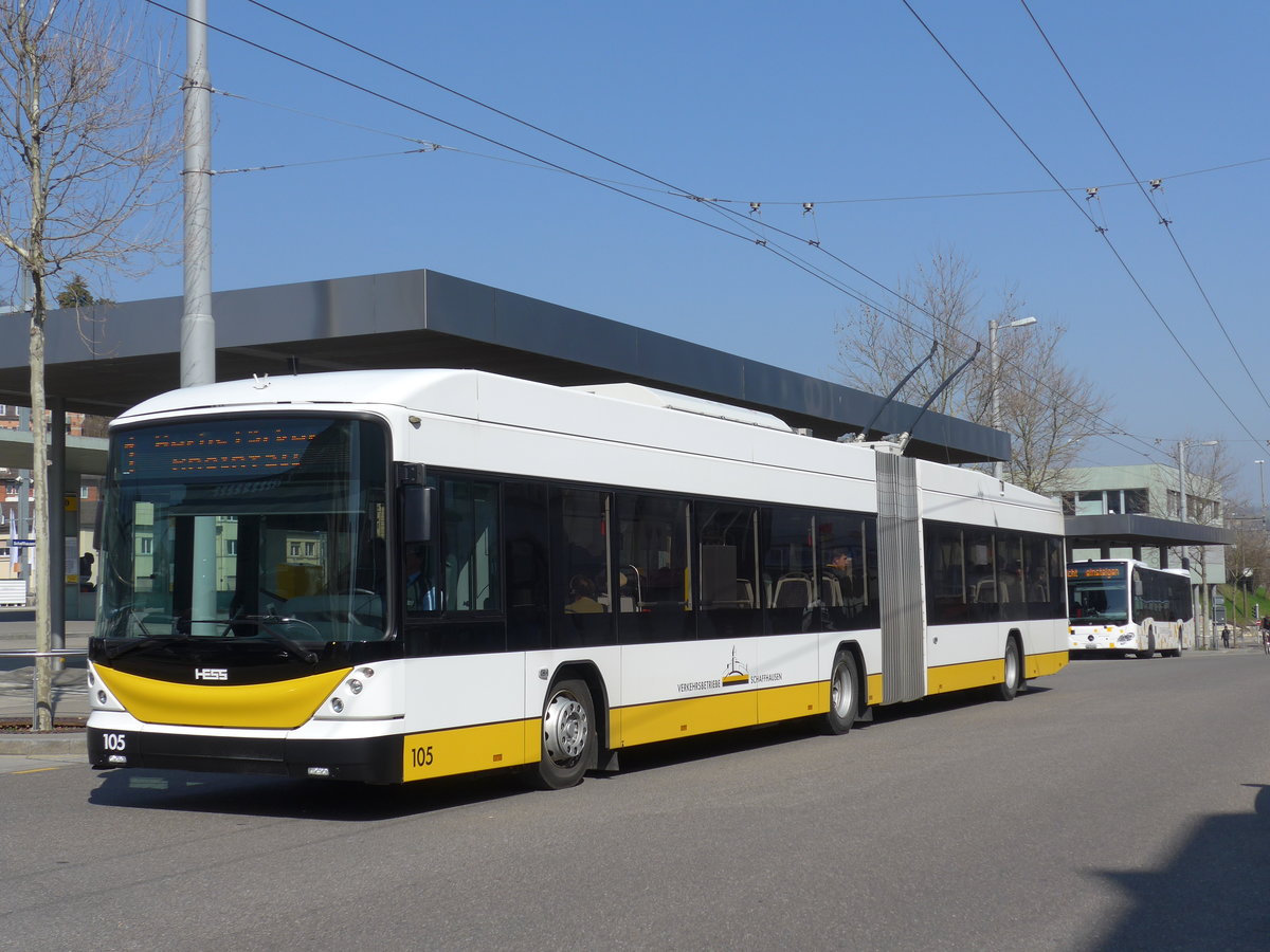 (169'305) - VBSH Schaffhausen - Nr. 105 - Hess/Hess Gelenktrolleybus am 19. M�rz 2016 beim Bahnhof Schaffhausen