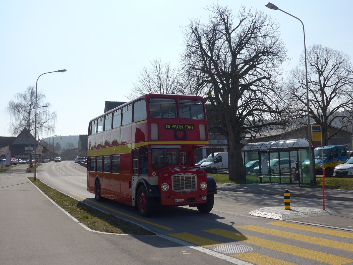 (169'325) - Londag, Bassersdorf - ZH 254'044 - Lodekka (ex Londonbus Nr. 503) am 19. M�rz 2016 in Stadel, Musterplatz