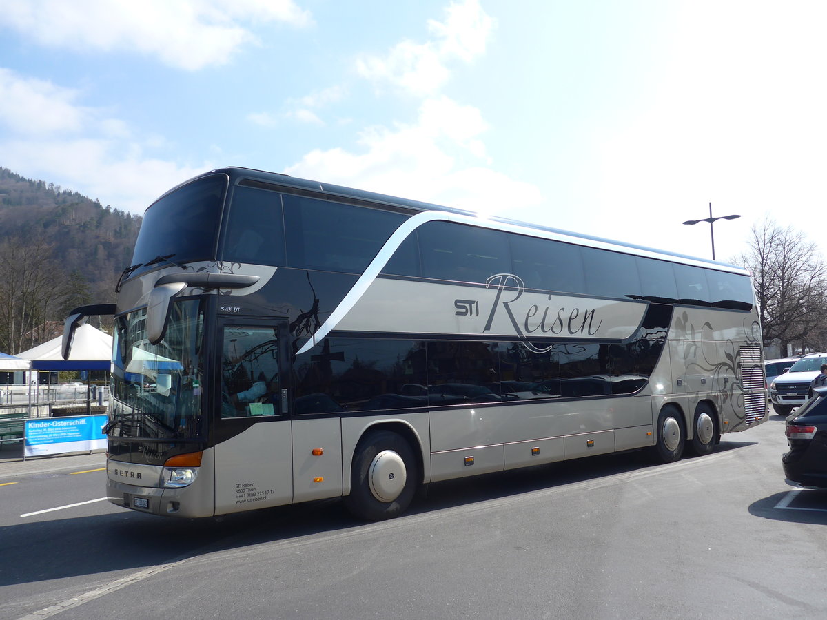 (169'425) - STI Thun - Nr. 42/BE 120'042 - Setra am 24. M�rz 2016 beim Bahnhof Thun