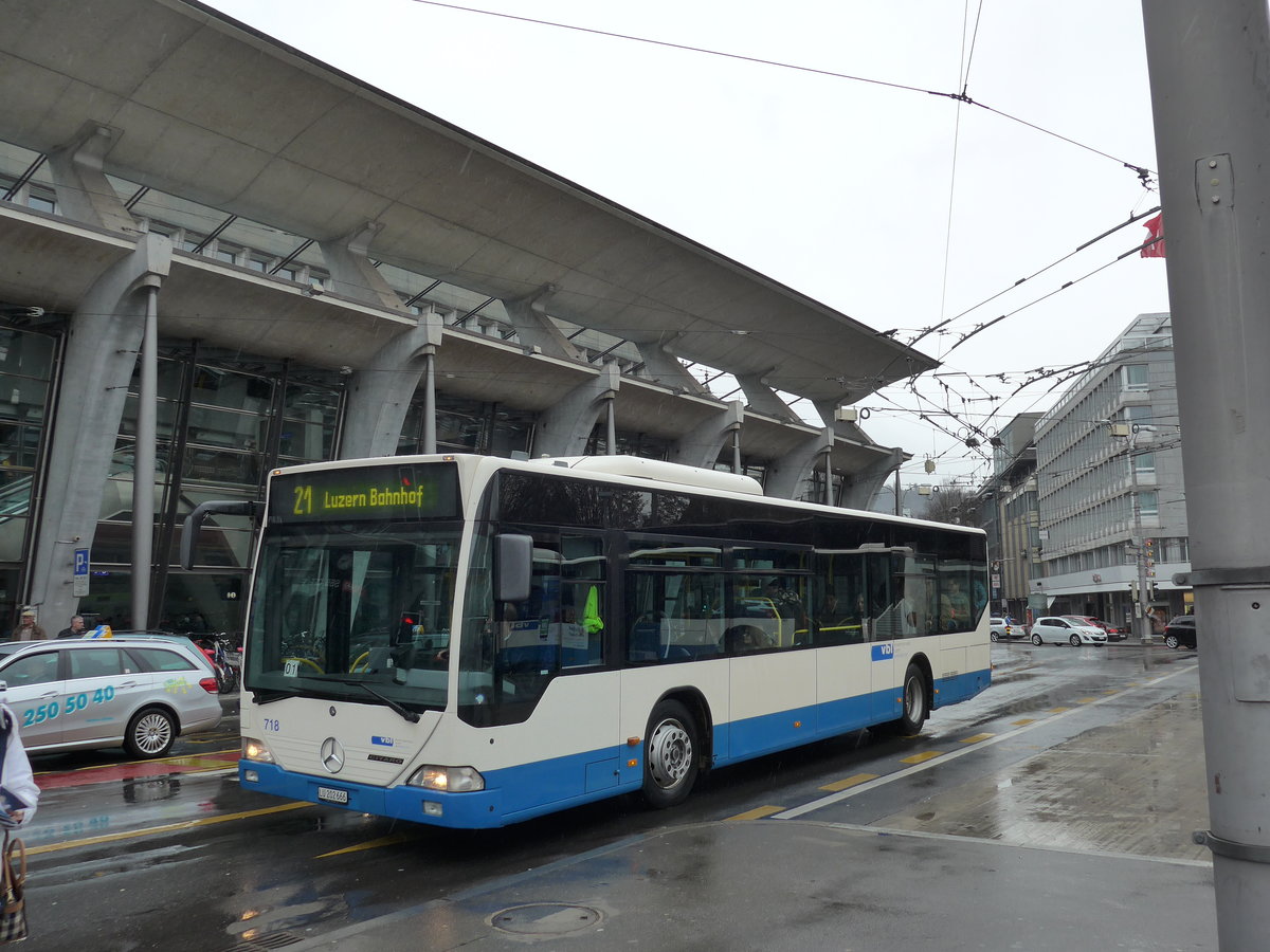 (169'494) - VBL Luzern - Nr. 718/LU 202'666 - Mercedes (ex Heggli, Kriens Nr. 718) am 25. M�rz 2016 beim Bahnhof Luzern