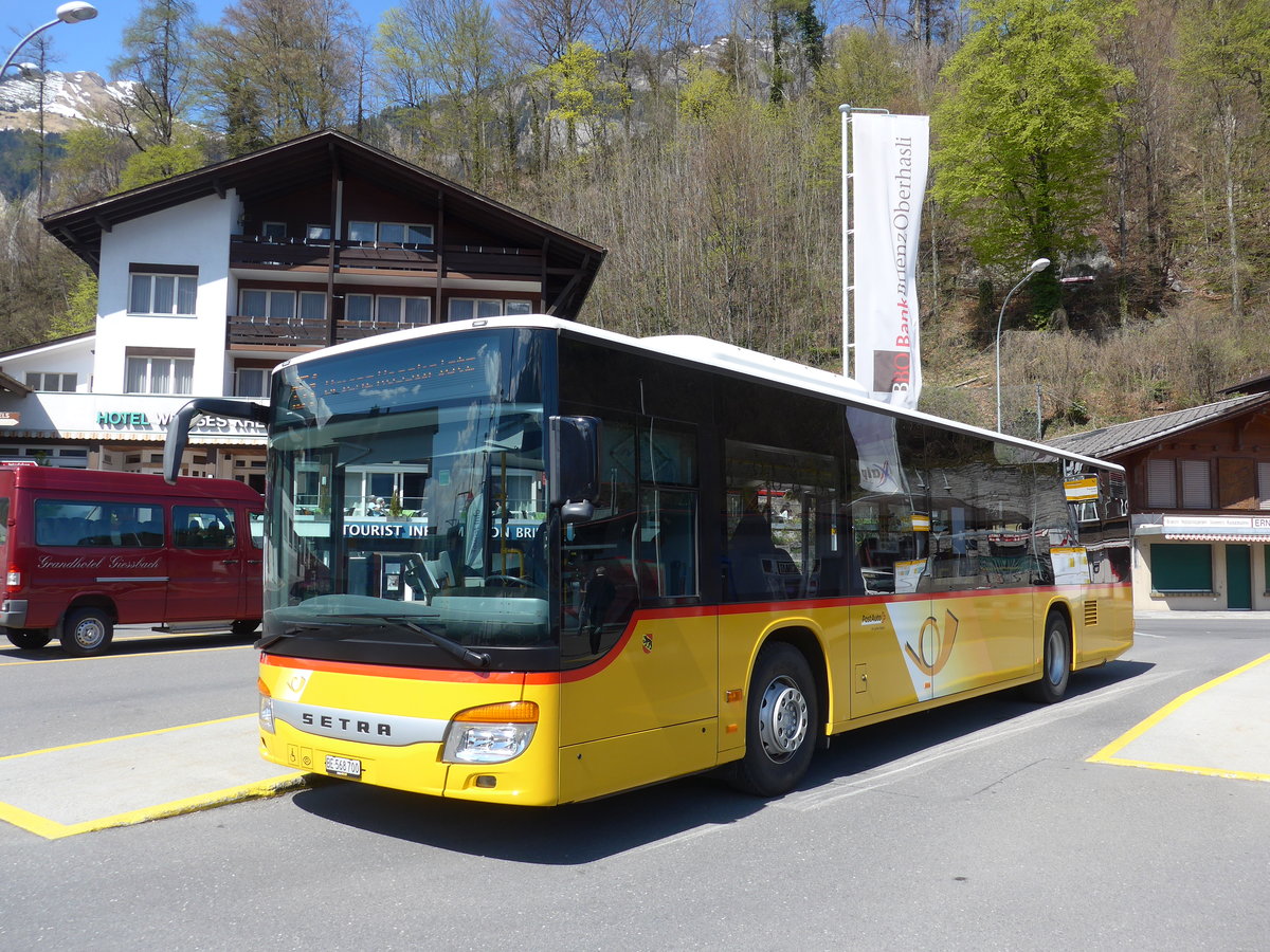 (169'848) - Fl�ck, Brienz - Nr. 3/BE 568'700 - Setra am 11. April 2016 beim Bahnhof Brienz