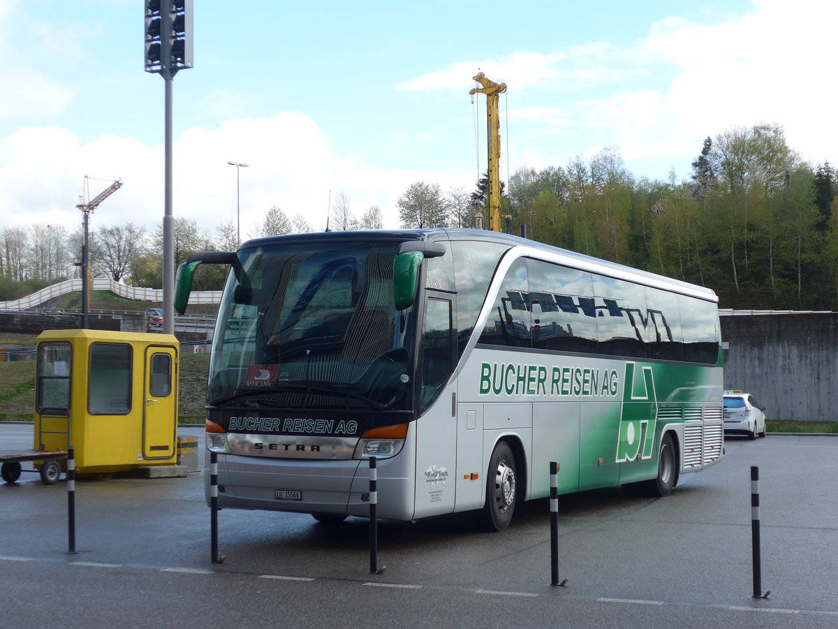 (170'005) - Bucher, Luzern - LU 15'566 - Setra am 14. April 2016 in Z�rich, Flughafen