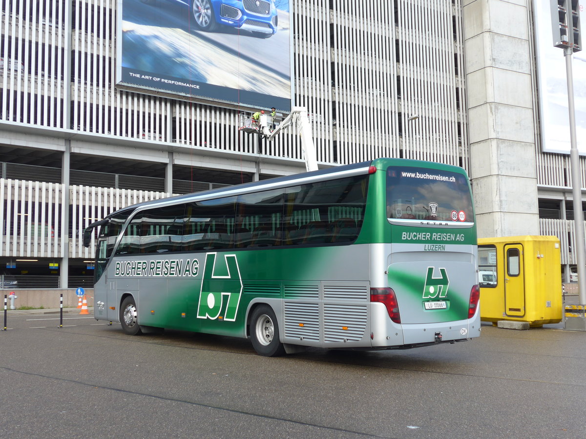 (170'006) - Bucher, Luzern - LU 15'566 - Setra am 14. April 2016 in Z�rich, Flughafen
